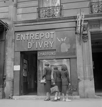 Pierre Soulier photographie Enquête sur le décor des boutiques parisiennes conduite par Pierre Soulier (1945-1950) Ile-de-France, France 1949/5/1-1949/7/31 Ph.1949.43.485 Photo