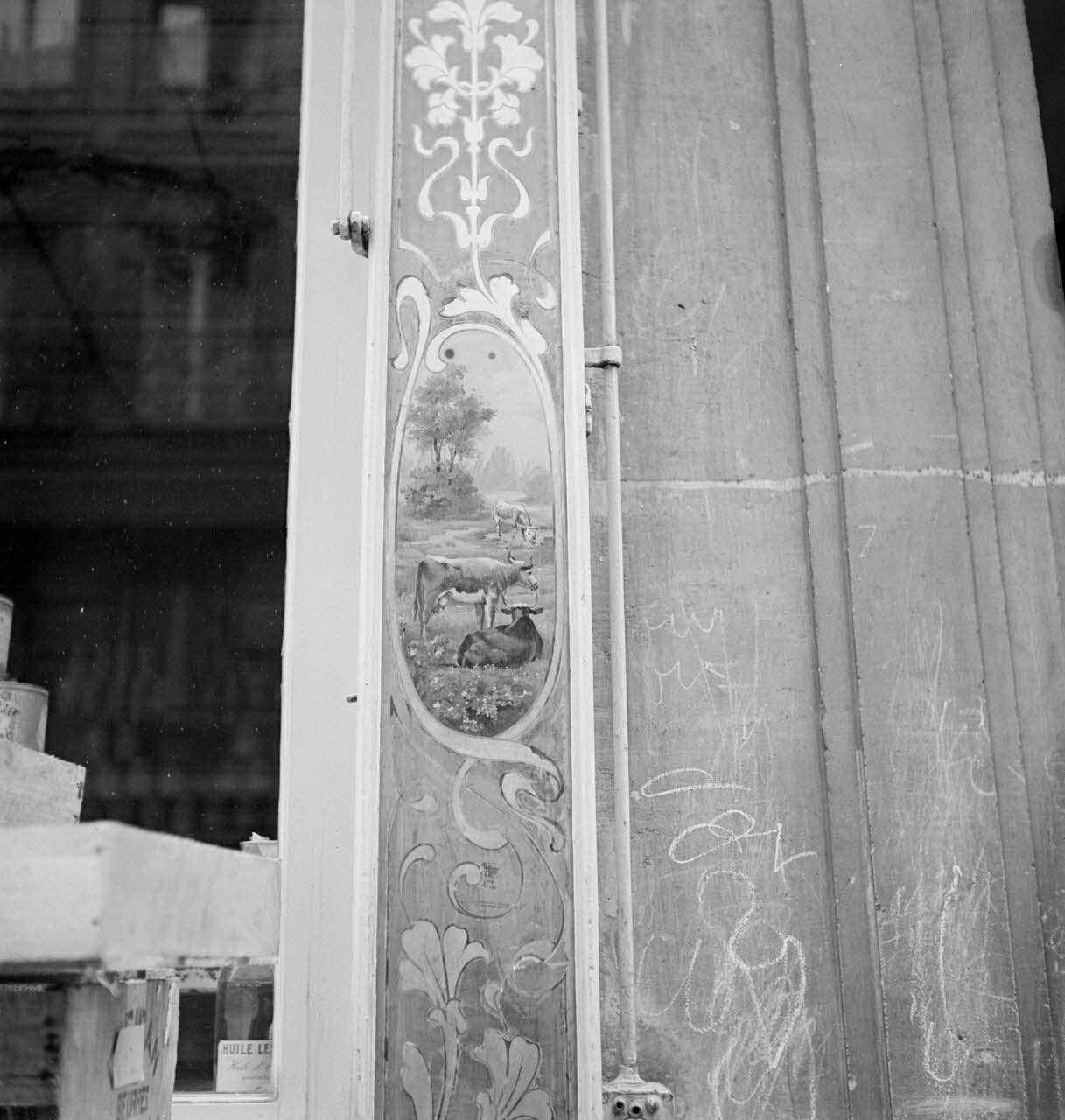 Pierre Soulier photographie Enquête sur le décor des boutiques parisiennes conduite par Pierre Soulier (1945-1950) Ile-de-France, France 1949/5/1-1949/7/31 Ph.1949.43.486 Photo