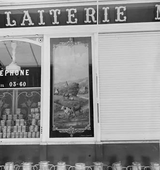 Pierre Soulier photographie Enquête sur le décor des boutiques parisiennes conduite par Pierre Soulier (1945-1950) Ile-de-France, France 1949/5/1-1949/7/31 Ph.1949.43.495 Photo