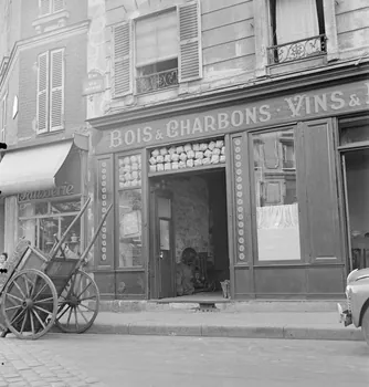 Pierre Soulier photographie Enquête sur le décor des boutiques parisiennes conduite par Pierre Soulier (1945-1950) Ile-de-France, France 1949/5/1-1949/7/31 Ph.1949.43.501 Photo