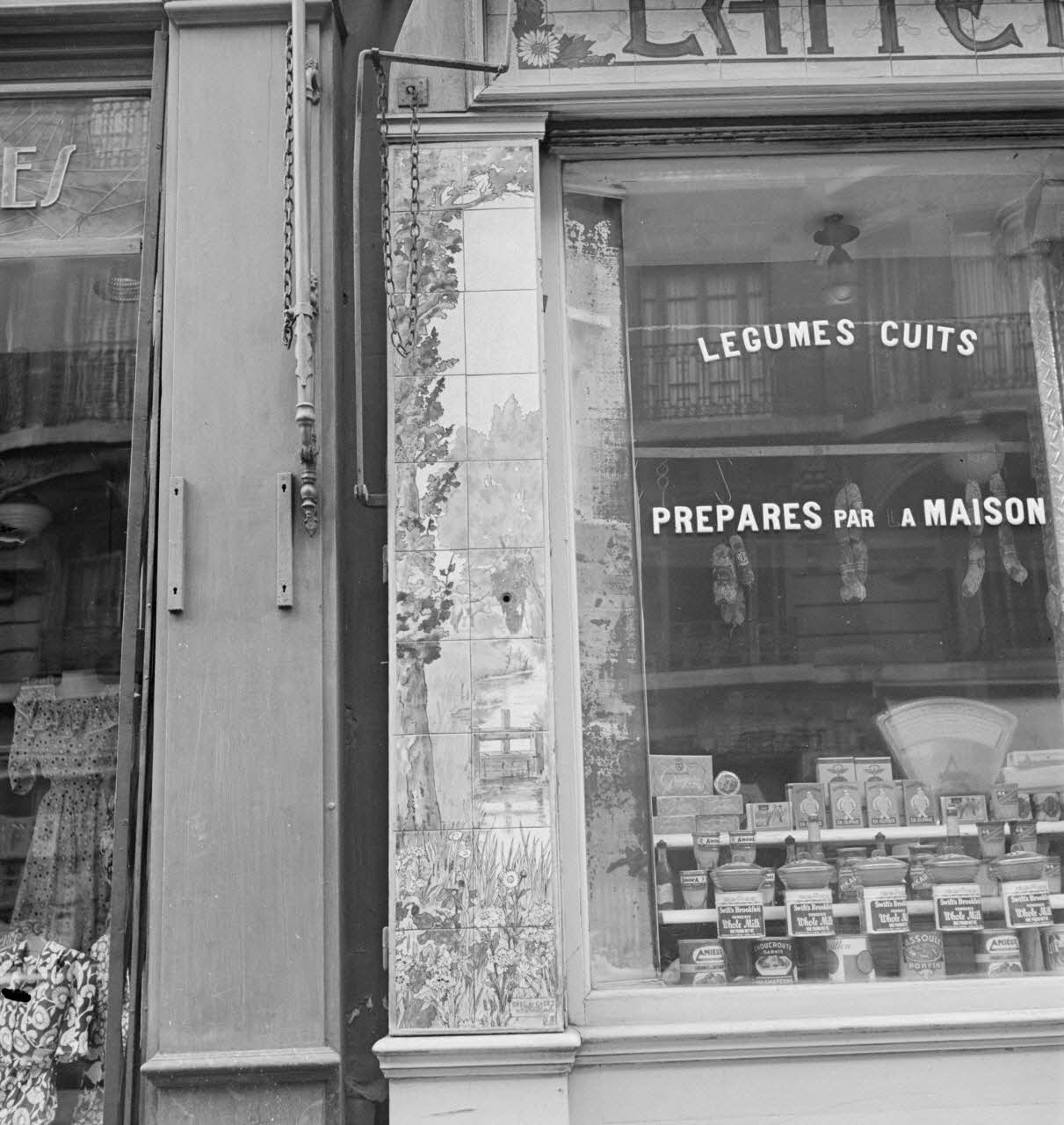 Pierre Soulier photographie Enquête sur le décor des boutiques parisiennes conduite par Pierre Soulier (1945-1950) Ile-de-France, France 1949/5/1-1949/7/31 Ph.1949.43.555 Photo
