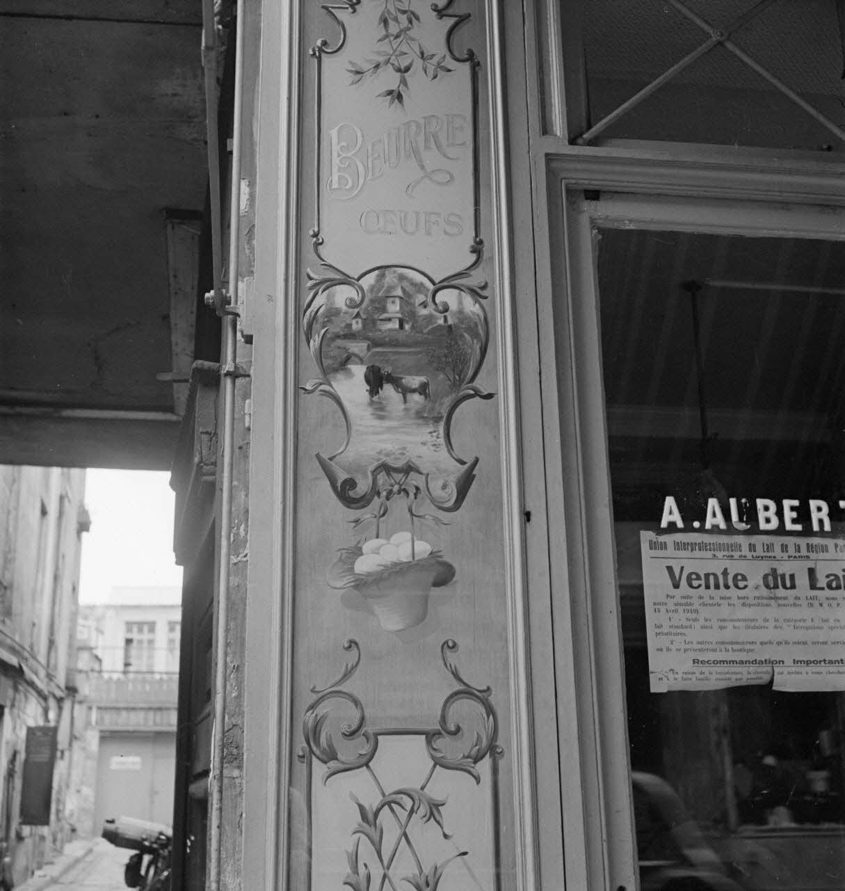 Pierre Soulier photographie Enquête sur le décor des boutiques parisiennes conduite par Pierre Soulier (1945-1950) Ile-de-France, France 1949/5/1-1949/7/31 Ph.1949.43.556 Photo