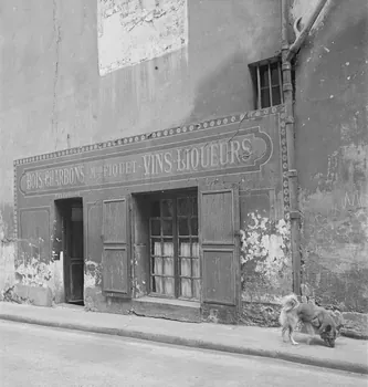 Pierre Soulier photographie Enquête sur le décor des boutiques parisiennes conduite par Pierre Soulier (1945-1950) Ile-de-France, France 1949/5/1-1949/7/31 Ph.1949.43.576 Photo