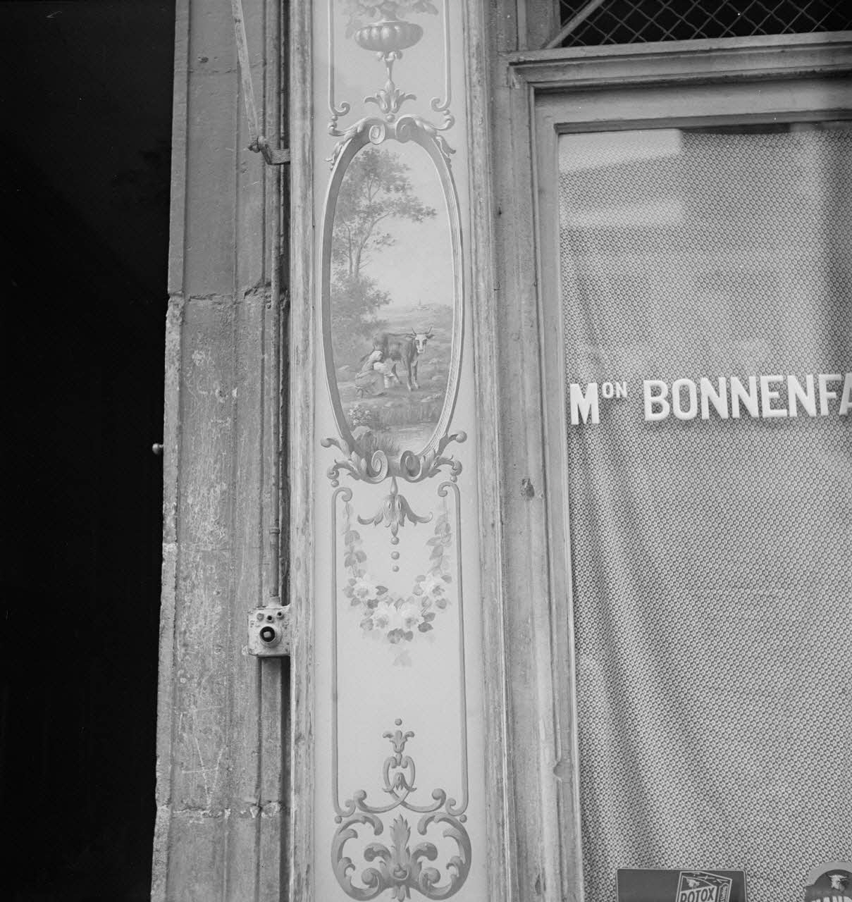 Pierre Soulier photographie Enquête sur le décor des boutiques parisiennes conduite par Pierre Soulier (1945-1950) Ile-de-France, France 1949/5/1-1949/7/31 Ph.1949.43.585 Photo