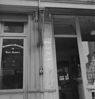Pierre Soulier photographie Enquête sur le décor des boutiques parisiennes conduite par Pierre Soulier (1945-1950) Ile-de-France, France 1949/5/1-1949/7/31 Ph.1949.43.587 Photo