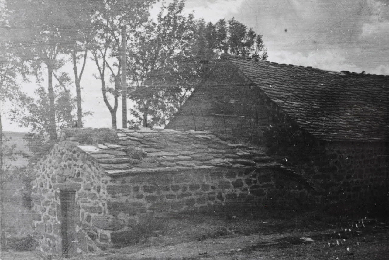 Claudie Marcel-Dubois photographie MNATP. Enquête sur l'ethnomusicologie conduite par Claudie Marcel-Dubois, Marie-Marguerite Pichonnet-Andral et Pierre Nauton en Haute-Loire (1946) Auvergne, France 1946 Ph.1949.64.20 Photo