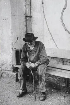 Claudie Marcel-Dubois photographie MNATP. Enquête sur l'ethnomusicologie conduite par Claudie Marcel-Dubois, Marie-Marguerite Pichonnet-Andral et Pierre Nauton en Haute-Loire (1946) Auvergne, France 1946 Ph.1949.64.31 Photo