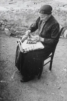 Claudie Marcel-Dubois photographie MNATP. Enquête sur l'ethnomusicologie conduite par Claudie Marcel-Dubois, Marie-Marguerite Pichonnet-Andral et Pierre Nauton en Haute-Loire (1946) Auvergne, France 1946 Ph.1949.64.34 Photo