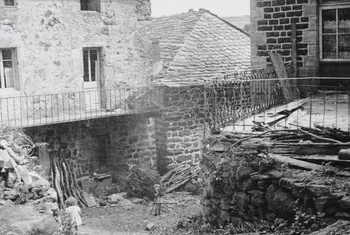 Claudie Marcel-Dubois photographie MNATP. Enquête sur l'ethnomusicologie conduite par Claudie Marcel-Dubois, Marie-Marguerite Pichonnet-Andral et Pierre Nauton en Haute-Loire (1946) Auvergne, France 1946 Ph.1949.64.4 Photo