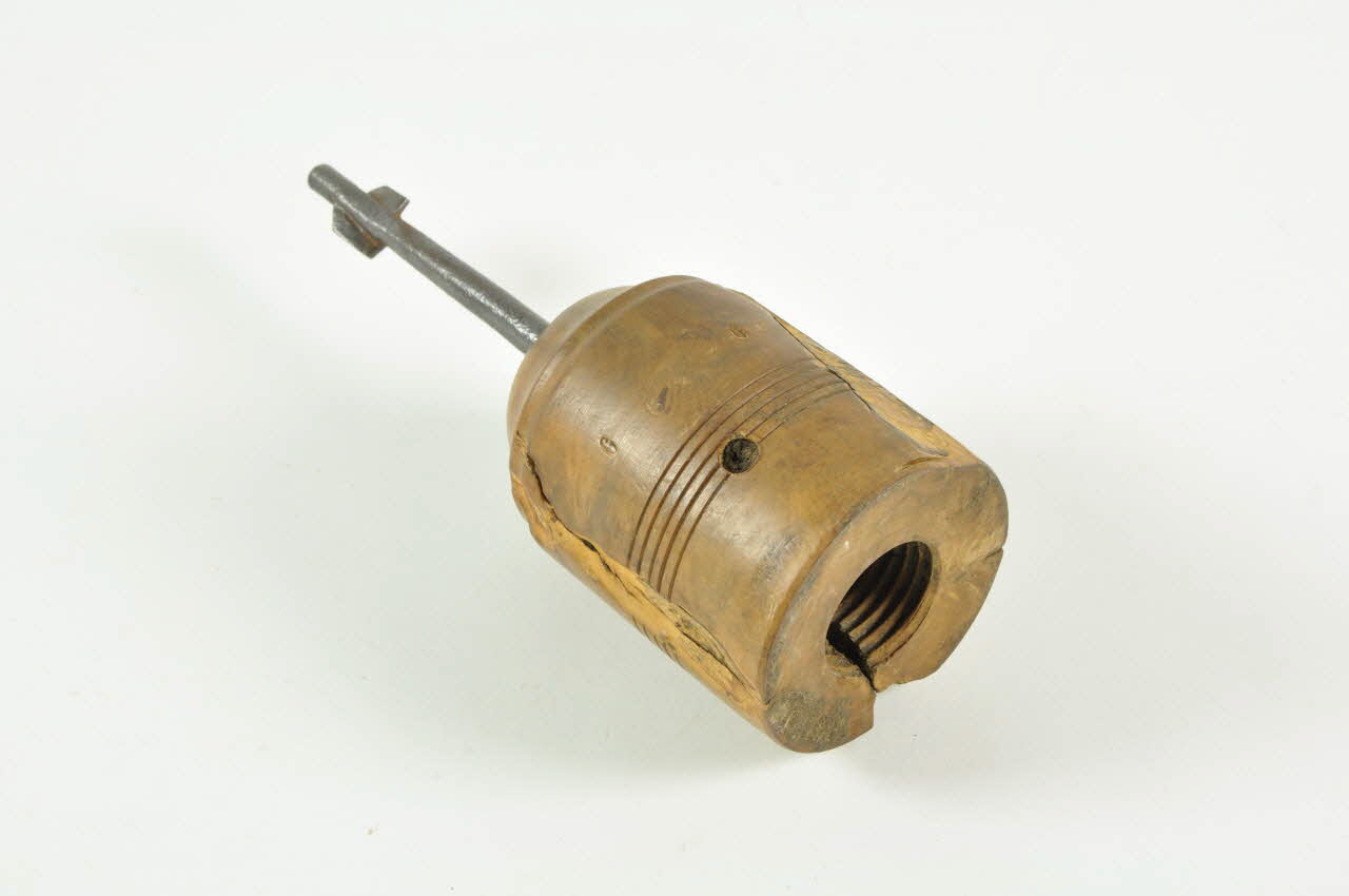 toupie à lancer 1963.90.101 Photo Mucem