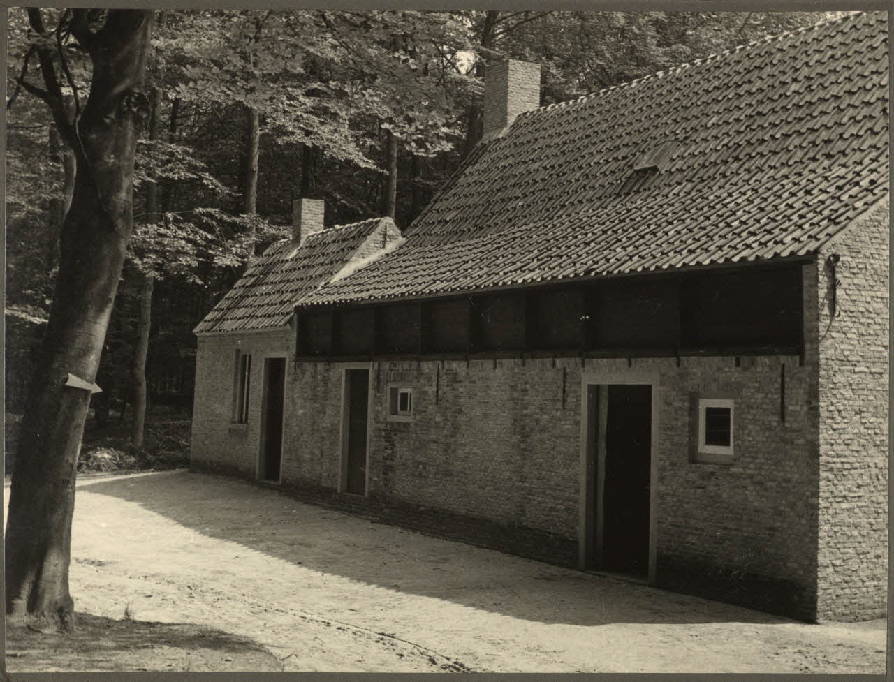 Anonyme photographie Album du Musée hollandais de plein air d'Arnhem ; Arnhem : musée hollandais de plein air Province de Brabant-Septentrional, Pays-Bas 1950/10/18 Ph.1951.1.24 Photo