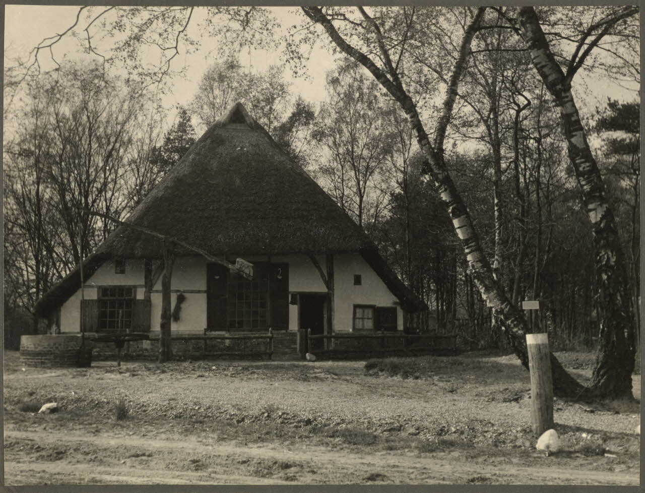 Anonyme photographie Album du Musée hollandais de plein air d'Arnhem ; Arnhem : musée hollandais de plein air Province de Gueldre, Pays-Bas 1950/10/18 Ph.1951.1.6 Photo