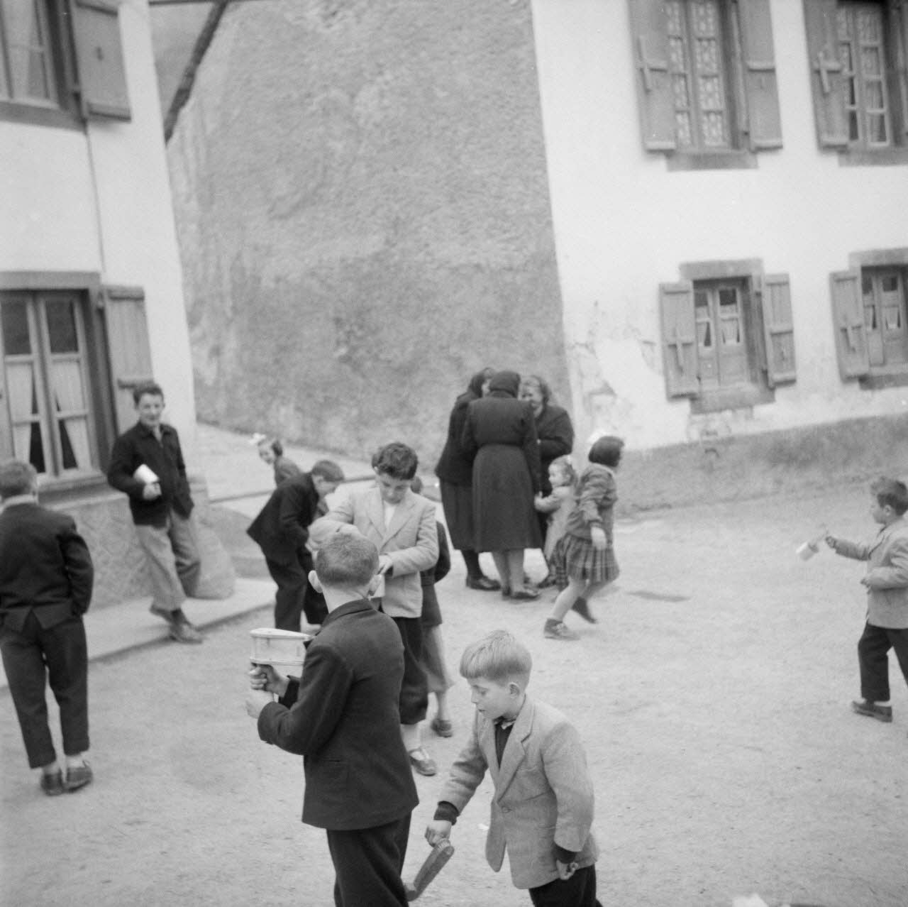 Marcel Boulin photographie MNATP. Mission d'ethnomusicologie conduite par Claudie Marcel-Dubois et Marie-Marguerite Pichonnet-Andral dans les Pyrénées centrales (mars-avril 1956) Midi-Pyrénées, France 1956/3/30 Ph.1956.70.102 Photo