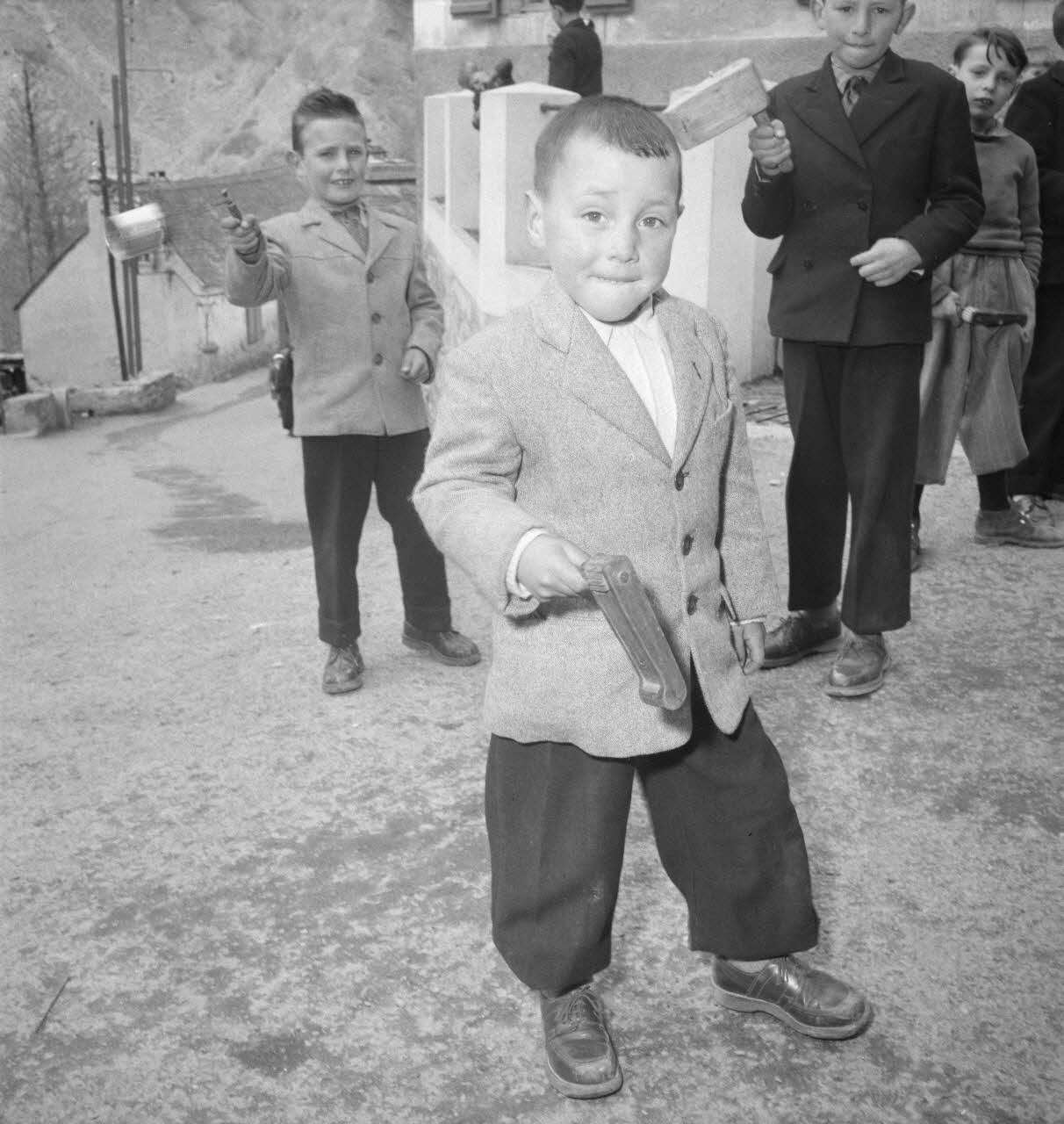 Marcel Boulin photographie MNATP. Mission d'ethnomusicologie conduite par Claudie Marcel-Dubois et Marie-Marguerite Pichonnet-Andral dans les Pyrénées centrales (mars-avril 1956) Midi-Pyrénées, France 1956/3/30 Ph.1956.70.105 Photo