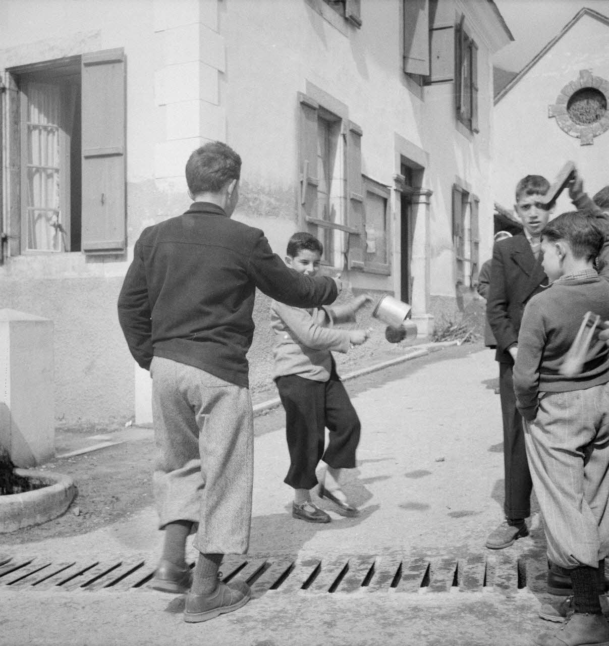 Marcel Boulin photographie MNATP. Mission d'ethnomusicologie conduite par Claudie Marcel-Dubois et Marie-Marguerite Pichonnet-Andral dans les Pyrénées centrales (mars-avril 1956) Midi-Pyrénées, France 1956/3/30 Ph.1956.70.109 Photo