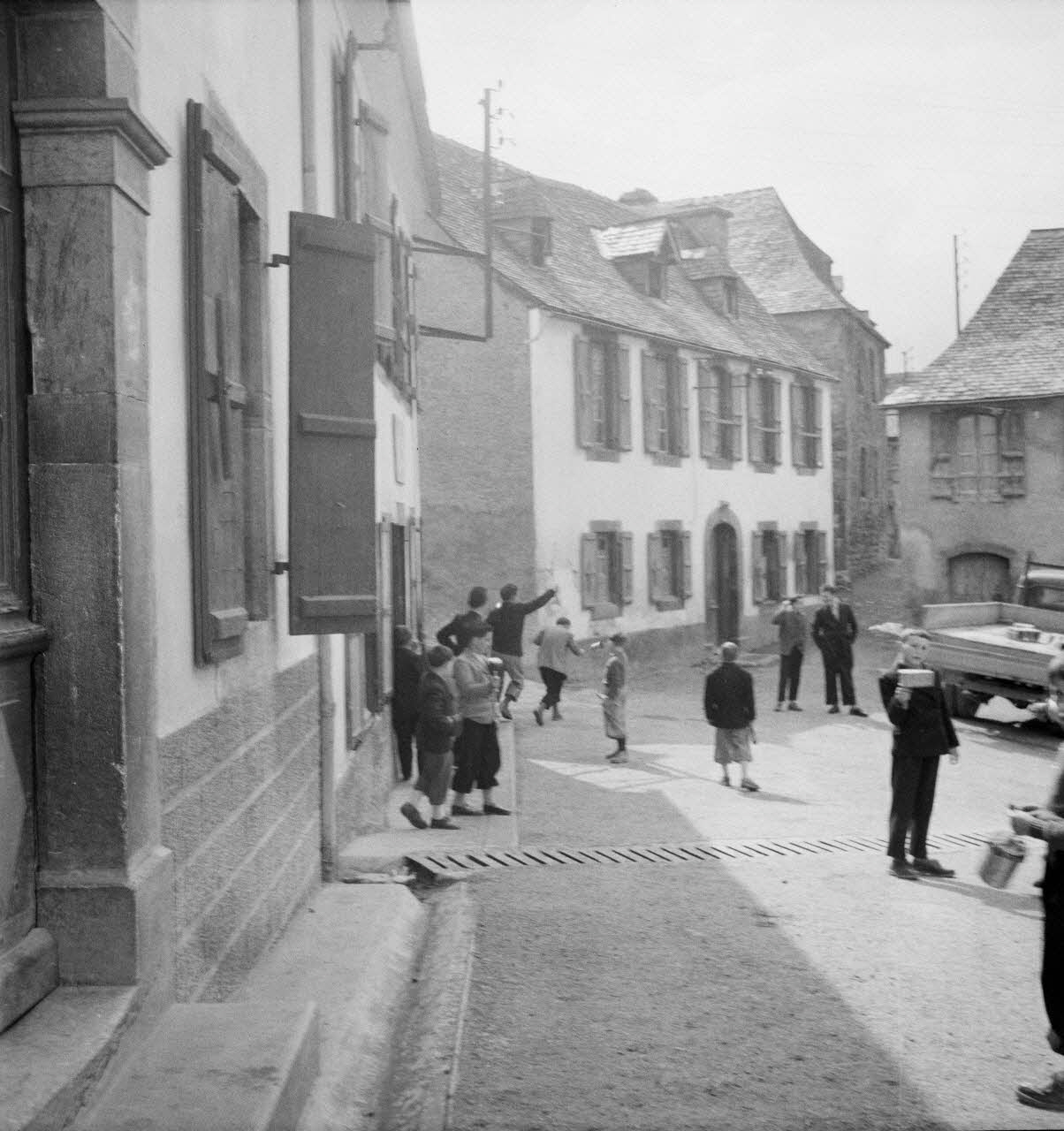 Marcel Boulin photographie MNATP. Mission d'ethnomusicologie conduite par Claudie Marcel-Dubois et Marie-Marguerite Pichonnet-Andral dans les Pyrénées centrales (mars-avril 1956) Midi-Pyrénées, France 1956/3/30 Ph.1956.70.112 Photo