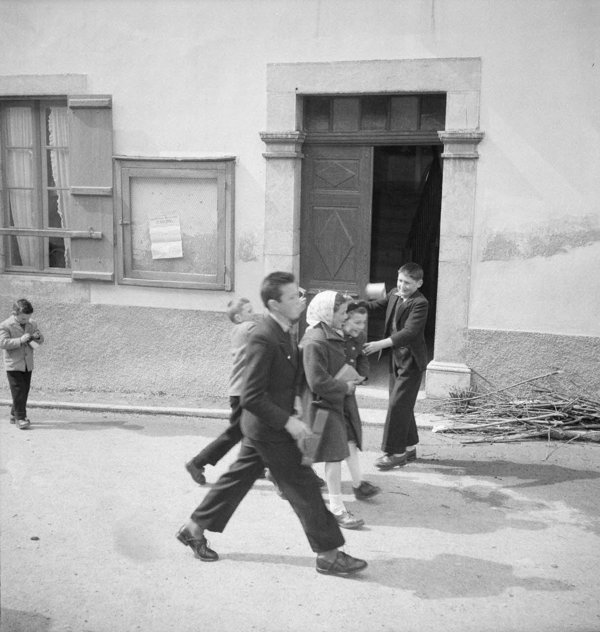 Marcel Boulin photographie MNATP. Mission d'ethnomusicologie conduite par Claudie Marcel-Dubois et Marie-Marguerite Pichonnet-Andral dans les Pyrénées centrales (mars-avril 1956) Midi-Pyrénées, France 1956/3/30 Ph.1956.70.114 Photo