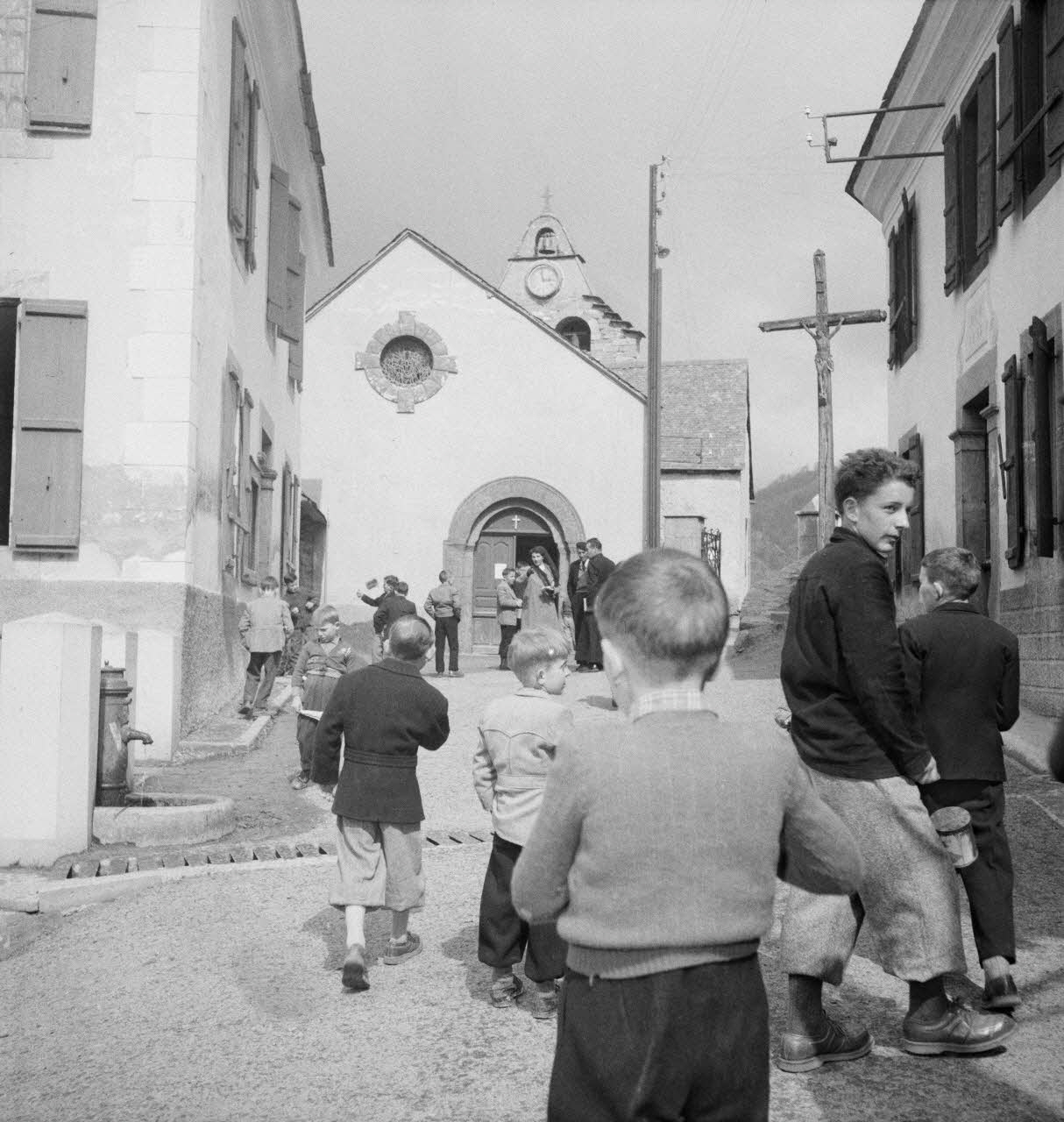 Marcel Boulin photographie MNATP. Mission d'ethnomusicologie conduite par Claudie Marcel-Dubois et Marie-Marguerite Pichonnet-Andral dans les Pyrénées centrales (mars-avril 1956) Midi-Pyrénées, France 1956/3/30 Ph.1956.70.119 Photo