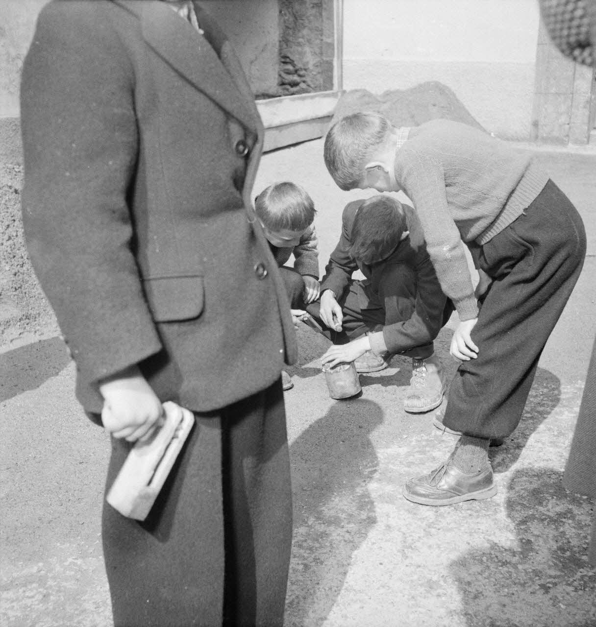 Marcel Boulin photographie MNATP. Mission d'ethnomusicologie conduite par Claudie Marcel-Dubois et Marie-Marguerite Pichonnet-Andral dans les Pyrénées centrales (mars-avril 1956) Midi-Pyrénées, France 1956/3/30 Ph.1956.70.121 Photo