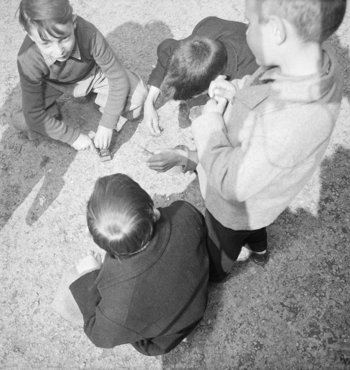 Marcel Boulin photographie MNATP. Mission d'ethnomusicologie conduite par Claudie Marcel-Dubois et Marie-Marguerite Pichonnet-Andral dans les Pyrénées centrales (mars-avril 1956) Midi-Pyrénées, France 1956/3/30 Ph.1956.70.122 Photo