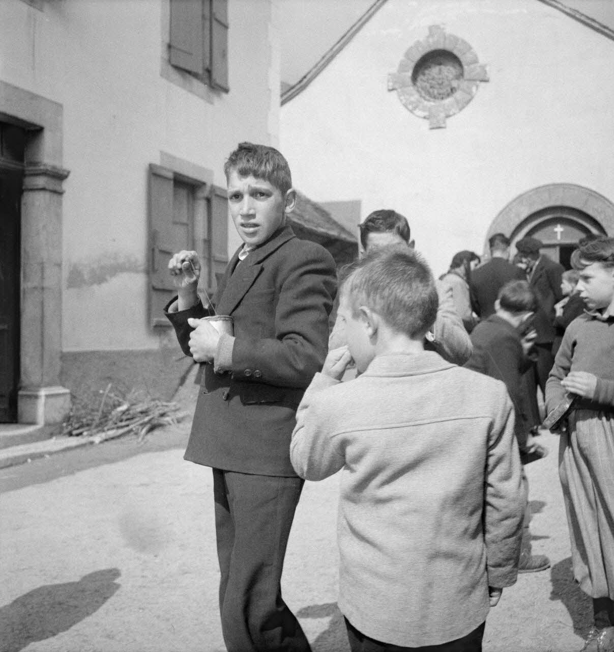 Marcel Boulin photographie MNATP. Mission d'ethnomusicologie conduite par Claudie Marcel-Dubois et Marie-Marguerite Pichonnet-Andral dans les Pyrénées centrales (mars-avril 1956) Midi-Pyrénées, France 1956/3/30 Ph.1956.70.124 Photo