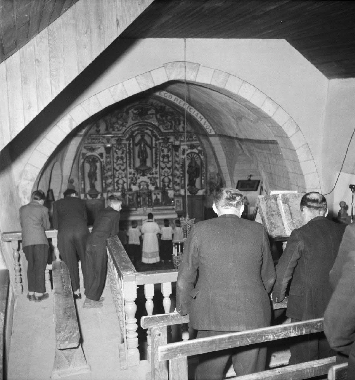 Marcel Boulin photographie MNATP. Mission d'ethnomusicologie conduite par Claudie Marcel-Dubois et Marie-Marguerite Pichonnet-Andral dans les Pyrénées centrales (mars-avril 1956) Midi-Pyrénées, France 1956/3/30 Ph.1956.70.130 Photo