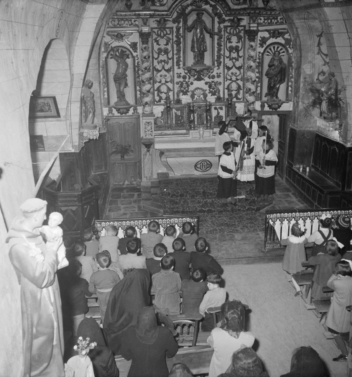 Marcel Boulin photographie MNATP. Mission d'ethnomusicologie conduite par Claudie Marcel-Dubois et Marie-Marguerite Pichonnet-Andral dans les Pyrénées centrales (mars-avril 1956) Midi-Pyrénées, France 1956/3/30 Ph.1956.70.133 Photo