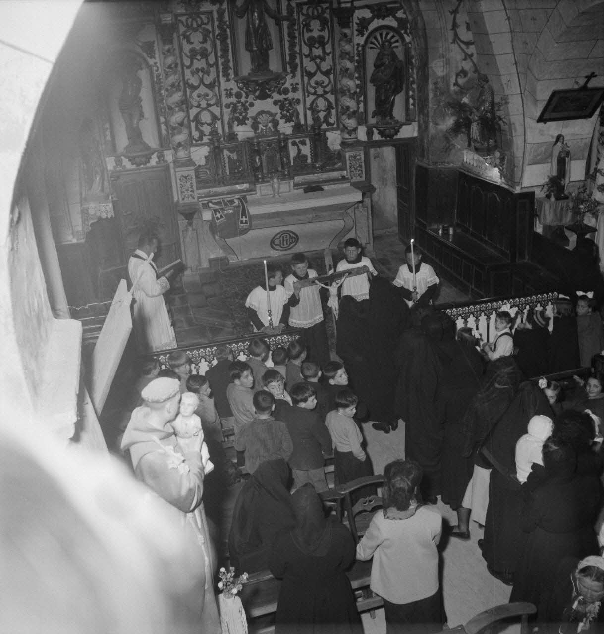 Marcel Boulin photographie MNATP. Mission d'ethnomusicologie conduite par Claudie Marcel-Dubois et Marie-Marguerite Pichonnet-Andral dans les Pyrénées centrales (mars-avril 1956) Midi-Pyrénées, France 1956/3/30 Ph.1956.70.135 Photo