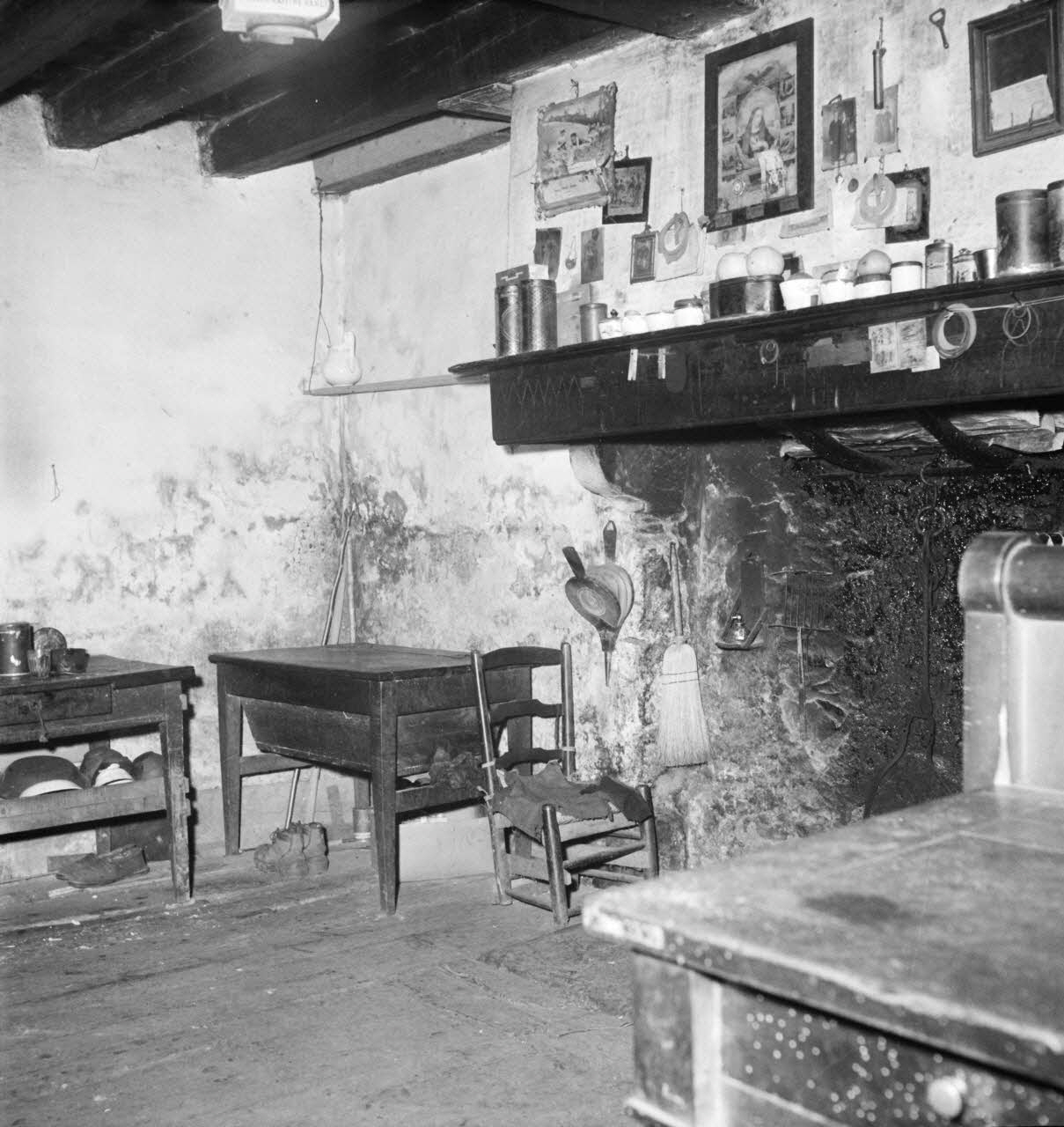 Marcel Boulin photographie MNATP. Mission d'ethnomusicologie conduite par Claudie Marcel-Dubois et Marie-Marguerite Pichonnet-Andral dans les Pyrénées centrales (mars-avril 1956) Midi-Pyrénées, France 1956/3/28 Ph.1956.70.14 Photo