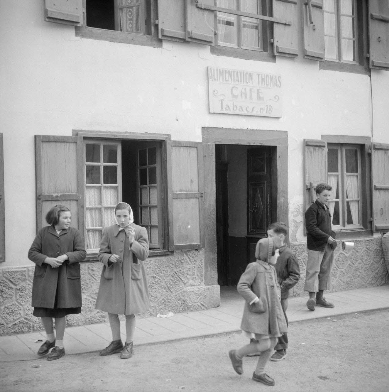 Marcel Boulin photographie MNATP. Mission d'ethnomusicologie conduite par Claudie Marcel-Dubois et Marie-Marguerite Pichonnet-Andral dans les Pyrénées centrales (mars-avril 1956) Midi-Pyrénées, France 1956/3/30 Ph.1956.70.142 Photo