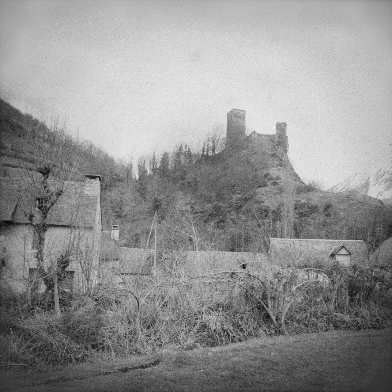 Marcel Boulin photographie MNATP. Mission d'ethnomusicologie conduite par Claudie Marcel-Dubois et Marie-Marguerite Pichonnet-Andral dans les Pyrénées centrales (mars-avril 1956) Midi-Pyrénées, France 1956/3/30 Ph.1956.70.152 Photo