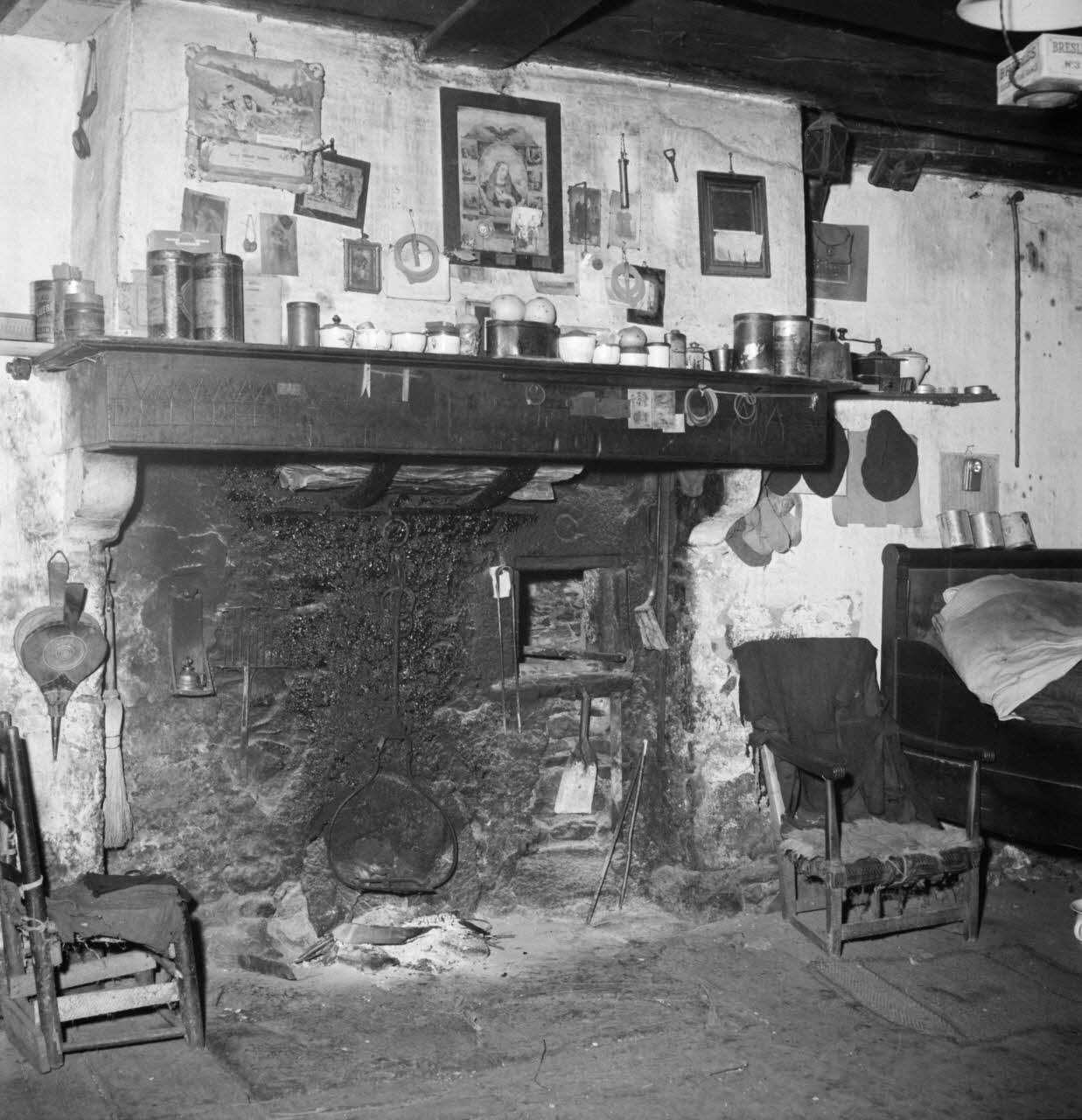 Marcel Boulin photographie MNATP. Mission d'ethnomusicologie conduite par Claudie Marcel-Dubois et Marie-Marguerite Pichonnet-Andral dans les Pyrénées centrales (mars-avril 1956) Midi-Pyrénées, France 1956/3/28 Ph.1956.70.16 Photo