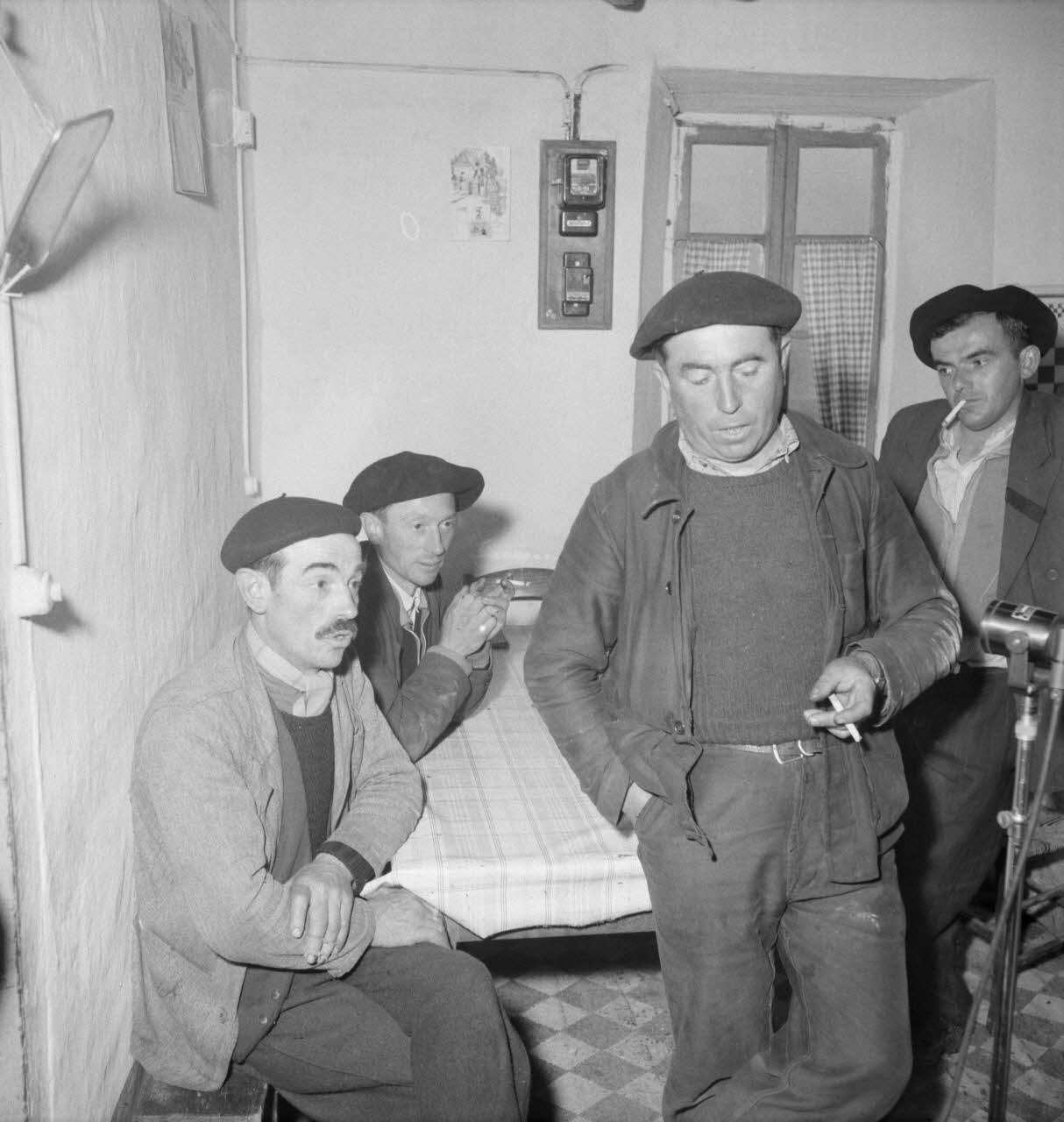 Marcel Boulin photographie MNATP. Mission d'ethnomusicologie conduite par Claudie Marcel-Dubois et Marie-Marguerite Pichonnet-Andral dans les Pyrénées centrales (mars-avril 1956) Midi-Pyrénées, France 1956/4/2 Ph.1956.70.186 Photo
