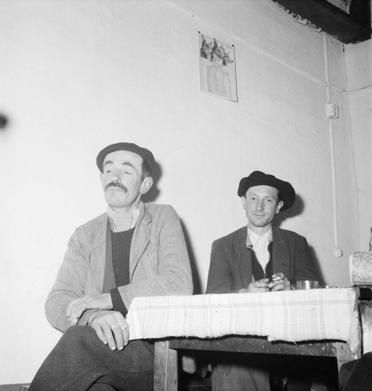 Marcel Boulin photographie MNATP. Mission d'ethnomusicologie conduite par Claudie Marcel-Dubois et Marie-Marguerite Pichonnet-Andral dans les Pyrénées centrales (mars-avril 1956) Midi-Pyrénées, France 1956/4/2 Ph.1956.70.187 Photo