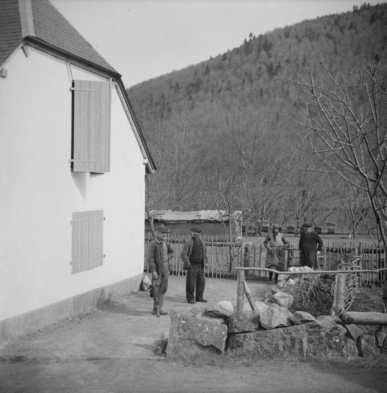 Marcel Boulin photographie MNATP. Mission d'ethnomusicologie conduite par Claudie Marcel-Dubois et Marie-Marguerite Pichonnet-Andral dans les Pyrénées centrales (mars-avril 1956) Midi-Pyrénées, France 1956/3/27 Ph.1956.70.32 Photo RMN-Grand Palais (Mucem)