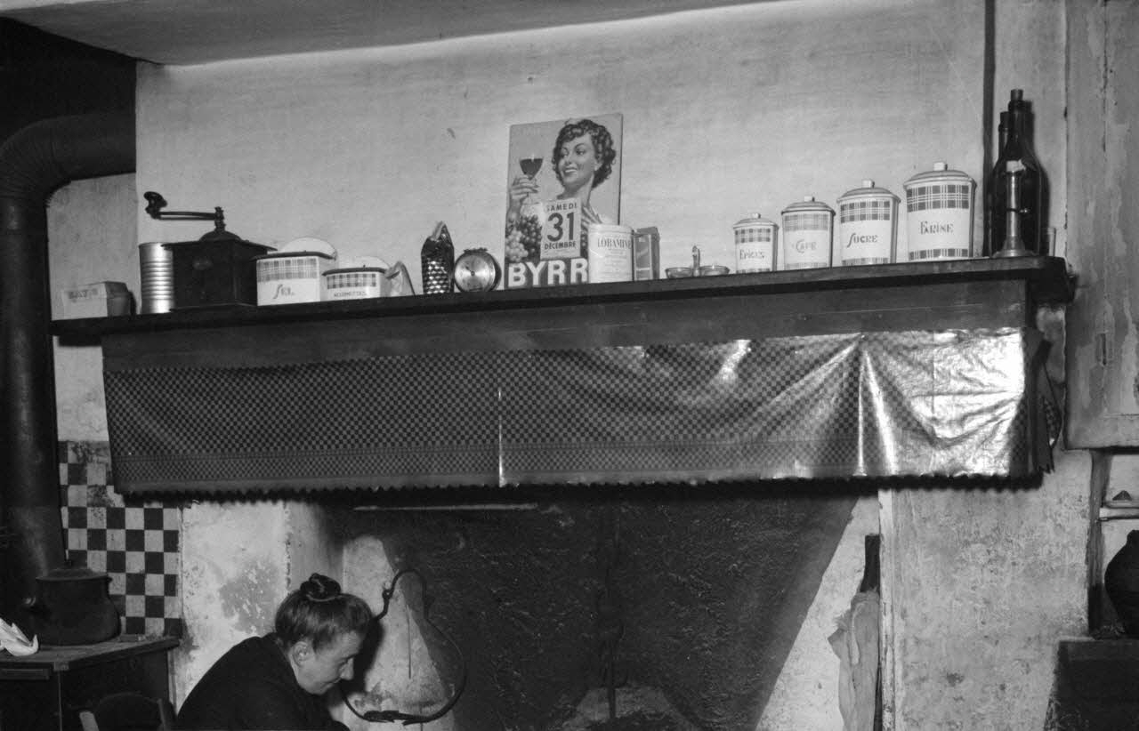 Marcel Boulin photographie MNATP. Mission d'ethnomusicologie conduite par Claudie Marcel-Dubois et Marie-Marguerite Pichonnet-Andral dans les Pyrénées centrales (mars-avril 1956) Midi-Pyrénées, France 1956/3/28 Ph.1956.70.45 Photo RMN-Grand Palais (Mucem)