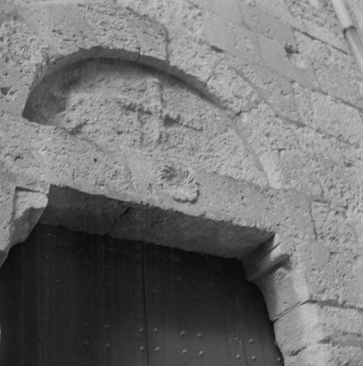 M. Richet photographie Abbaye de Silvacane : porte Provence-Alpes-Côte d'Azur, France 1962/10/15 Ph.1963.31.40 Photo
