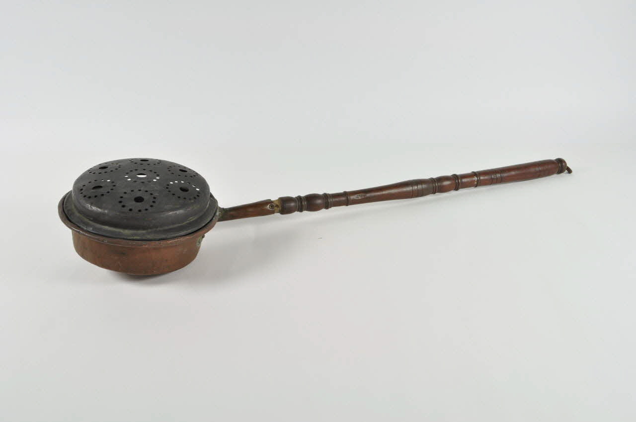 bassinoire Auvergne, France 1800-1890 1891.5.6.1-2 Photo Mucem