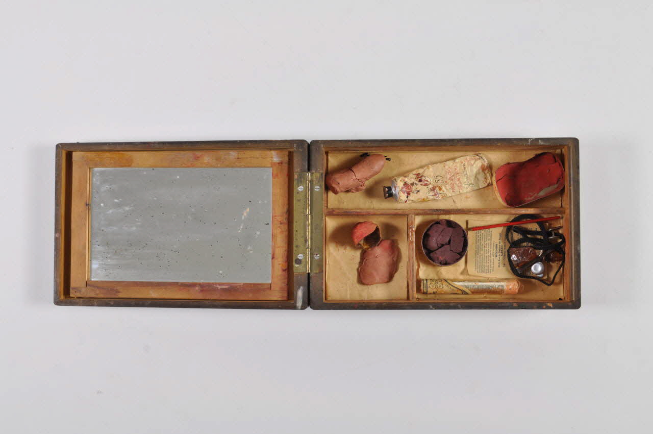 BOITE A MAQUILLAGE 1964.32.24.1-9 Photo Mucem