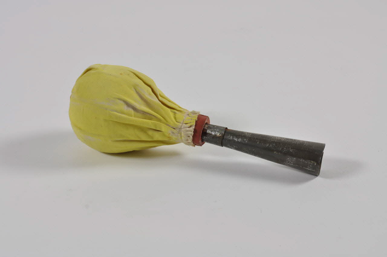 instrument de musique de clown 1964.32.26 Photo Mucem