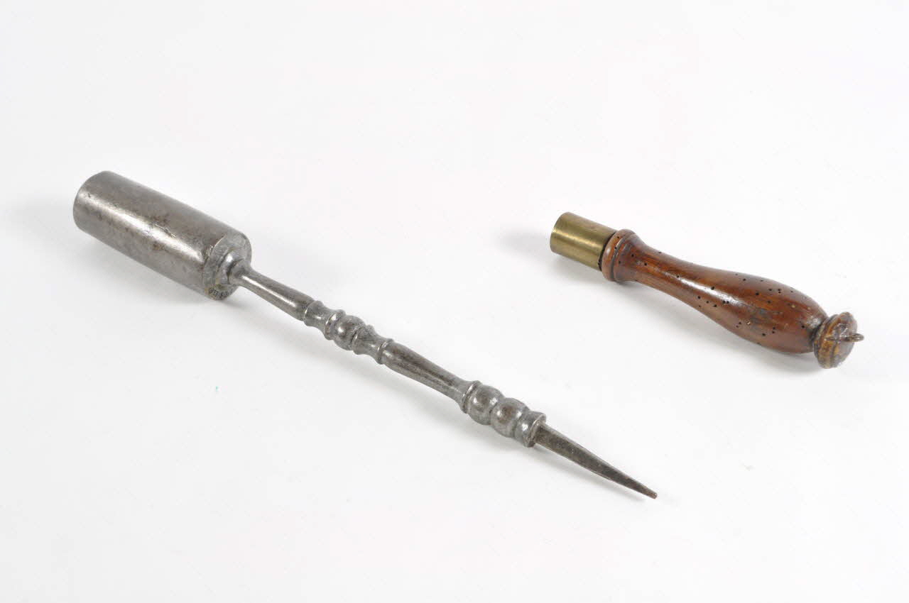 fer à tuyauter 1893.5.3.1-2 Photo Mucem