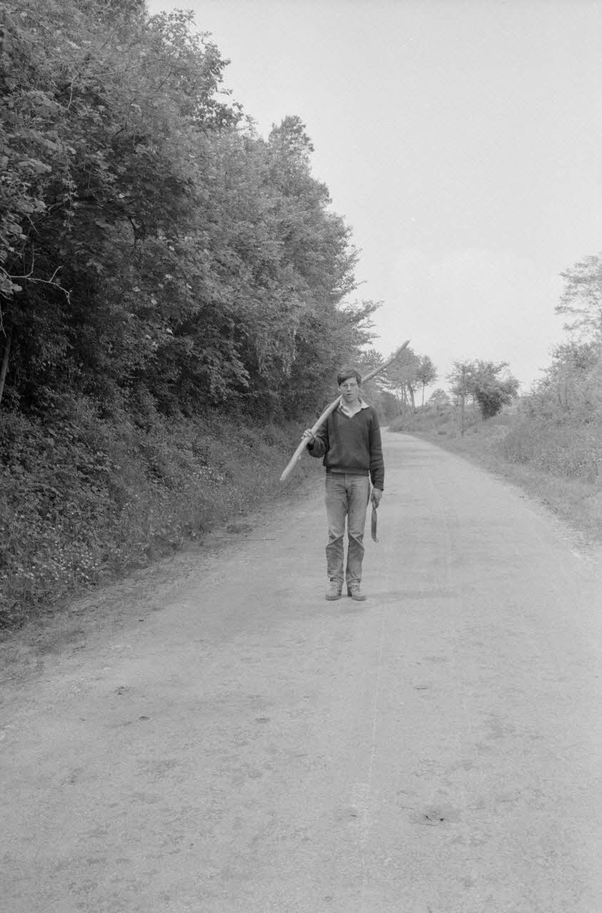 Claudie Marcel-Dubois photographie MNATP. Recherches coopératives sur programme sur le Châtillonnais (1966-1968). Mission d'ethnomusicologie 3 B. Claudie Marcel-Dubois et Maguy Andral. Bourgogne, France 1967/6/2 Ph.1967.88.10 Photo