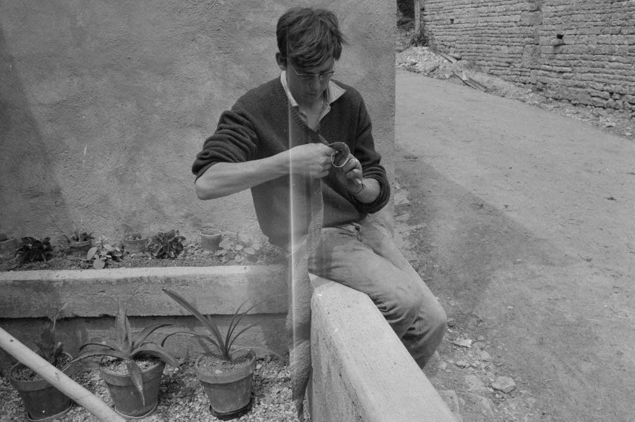Claudie Marcel-Dubois photographie MNATP. Recherches coopératives sur programme sur le Châtillonnais (1966-1968). Mission d'ethnomusicologie 3 B. Claudie Marcel-Dubois et Maguy Andral. Bourgogne, France 1967/6/2 Ph.1967.88.21 Photo