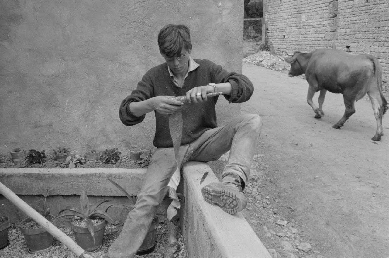 Claudie Marcel-Dubois photographie MNATP. Recherches coopératives sur programme sur le Châtillonnais (1966-1968). Mission d'ethnomusicologie 3 B. Claudie Marcel-Dubois et Maguy Andral. Bourgogne, France 1967/6/2 Ph.1967.88.27 Photo