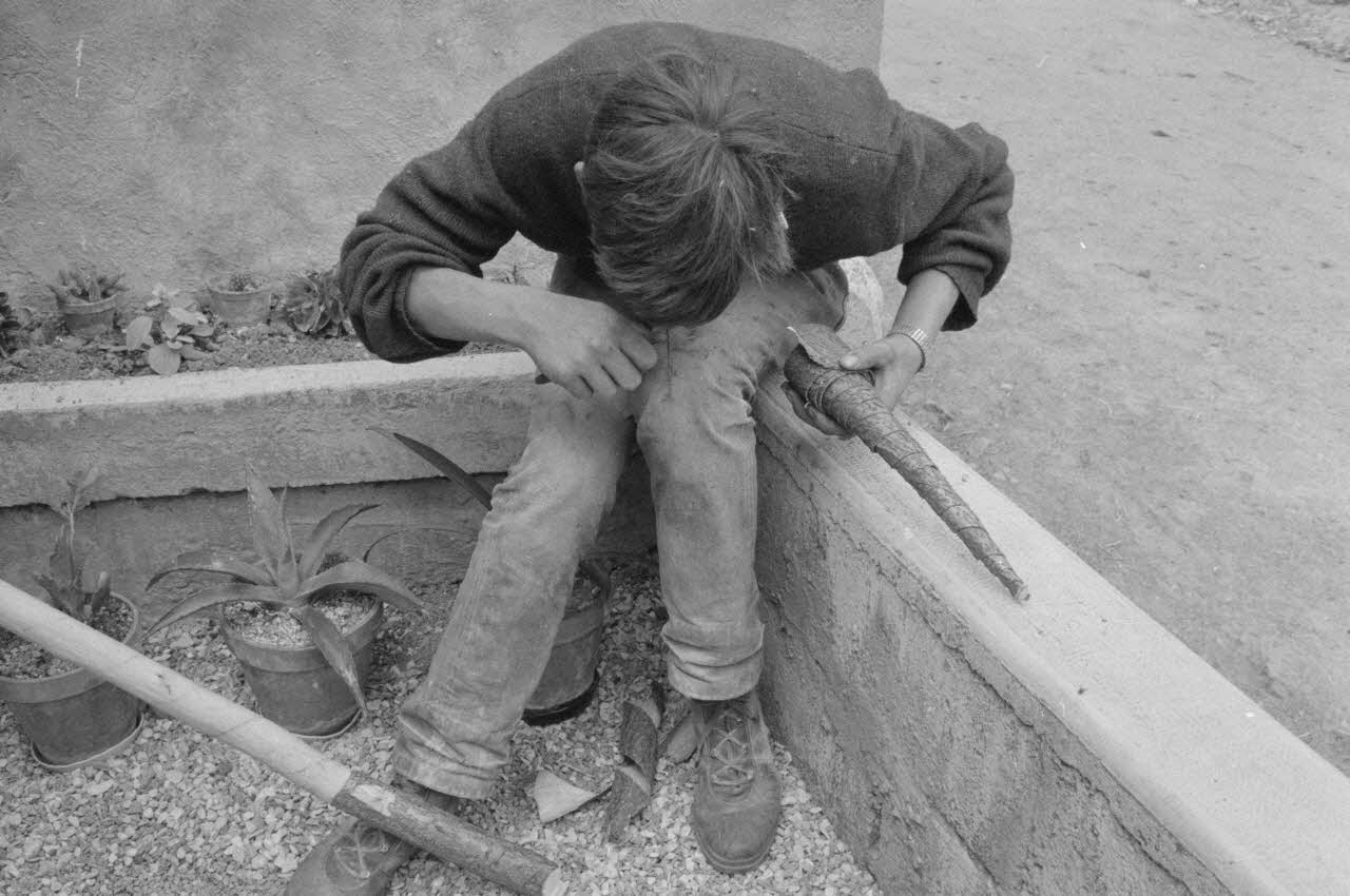 Claudie Marcel-Dubois photographie MNATP. Recherches coopératives sur programme sur le Châtillonnais (1966-1968). Mission d'ethnomusicologie 3 B. Claudie Marcel-Dubois et Maguy Andral. Bourgogne, France 1967/6/2 Ph.1967.88.31 Photo
