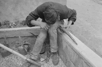 Claudie Marcel-Dubois photographie MNATP. Recherches coopératives sur programme sur le Châtillonnais (1966-1968). Mission d'ethnomusicologie 3 B. Claudie Marcel-Dubois et Maguy Andral. Bourgogne, France 1967/6/2 Ph.1967.88.31 Photo