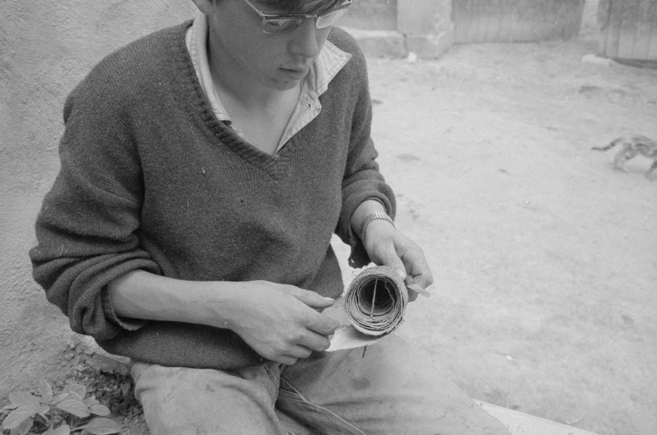 Claudie Marcel-Dubois photographie MNATP. Recherches coopératives sur programme sur le Châtillonnais (1966-1968). Mission d'ethnomusicologie 3 B. Claudie Marcel-Dubois et Maguy Andral. Bourgogne, France 1967/6/2 Ph.1967.88.34 Photo