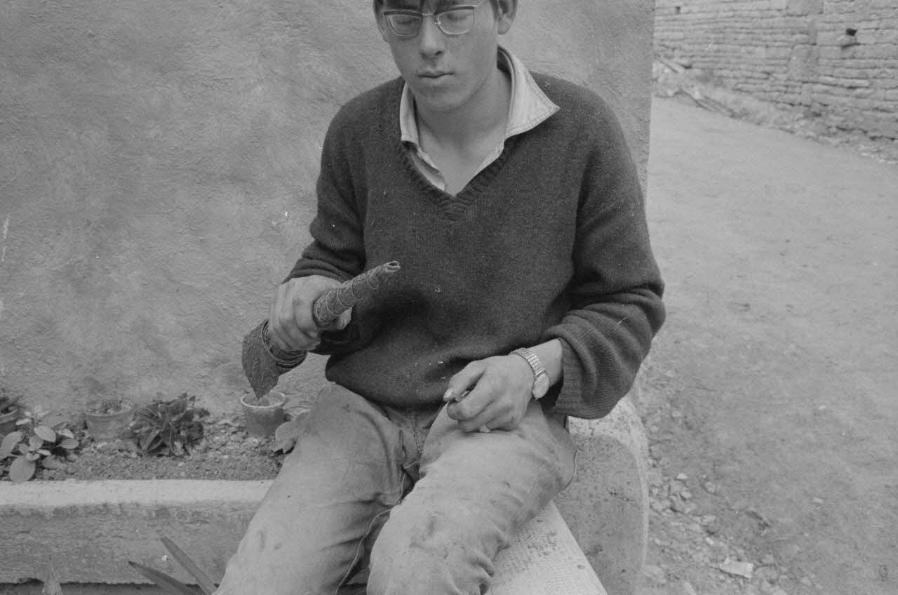 Claudie Marcel-Dubois photographie MNATP. Recherches coopératives sur programme sur le Châtillonnais (1966-1968). Mission d'ethnomusicologie 3 B. Claudie Marcel-Dubois et Maguy Andral. Bourgogne, France 1967/6/2 Ph.1967.88.41 Photo