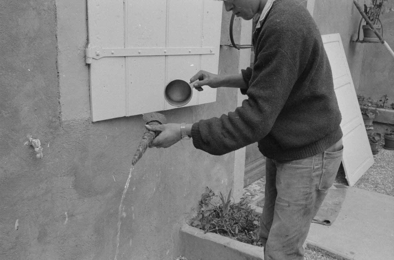 Claudie Marcel-Dubois photographie MNATP. Recherches coopératives sur programme sur le Châtillonnais (1966-1968). Mission d'ethnomusicologie 3 B. Claudie Marcel-Dubois et Maguy Andral. Bourgogne, France 1967/6/2 Ph.1967.88.42 Photo