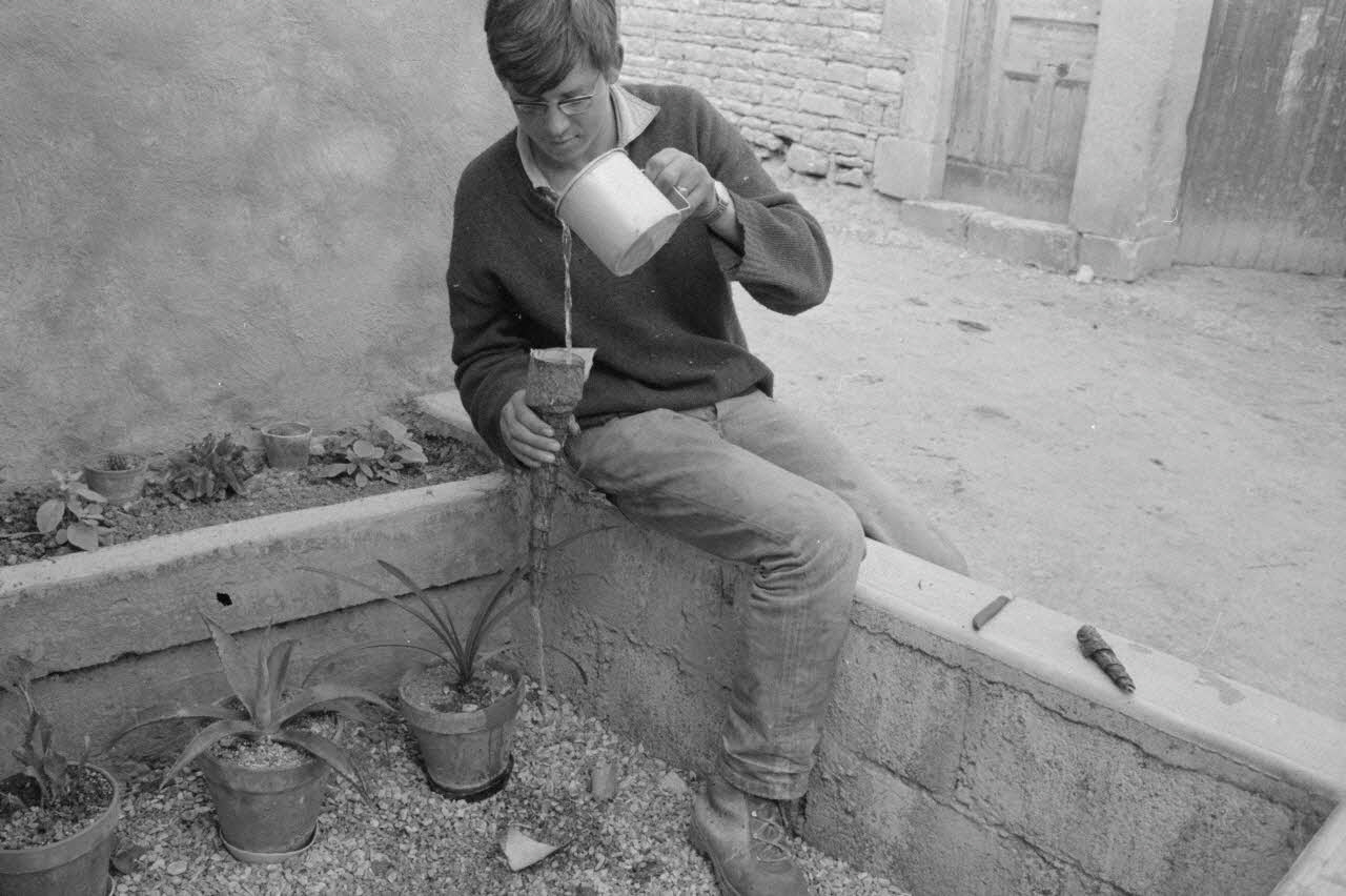 Claudie Marcel-Dubois photographie MNATP. Recherches coopératives sur programme sur le Châtillonnais (1966-1968). Mission d'ethnomusicologie 3 B. Claudie Marcel-Dubois et Maguy Andral. Bourgogne, France 1967/6/2 Ph.1967.88.46 Photo